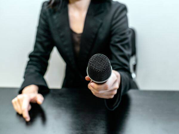 Wywiady dziennikarskie: Jak przeprowadzać rozmowy z ludźmi na wysokich stanowiskach?